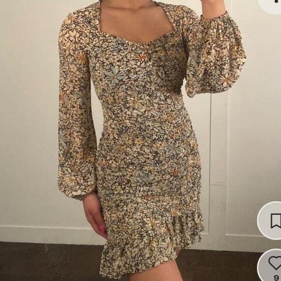 ASTR The Label Marcella Ruched Ruffled Floral Dress Size Medium - Picture 2 of 6
